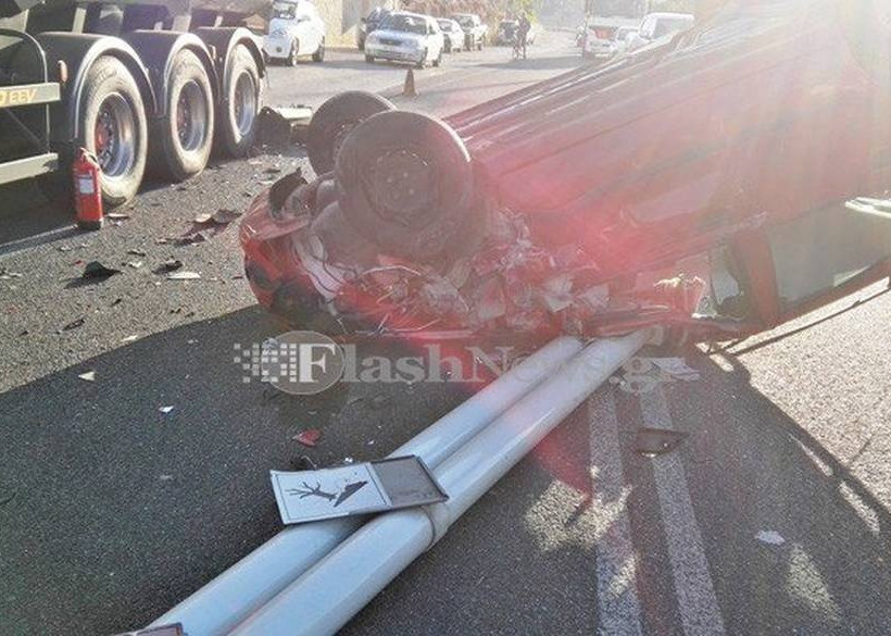 Σοβαρό τροχαίο στα Χανιά: Σύγκρουση αυτοκινήτου με βυτιοφόρο (pics)