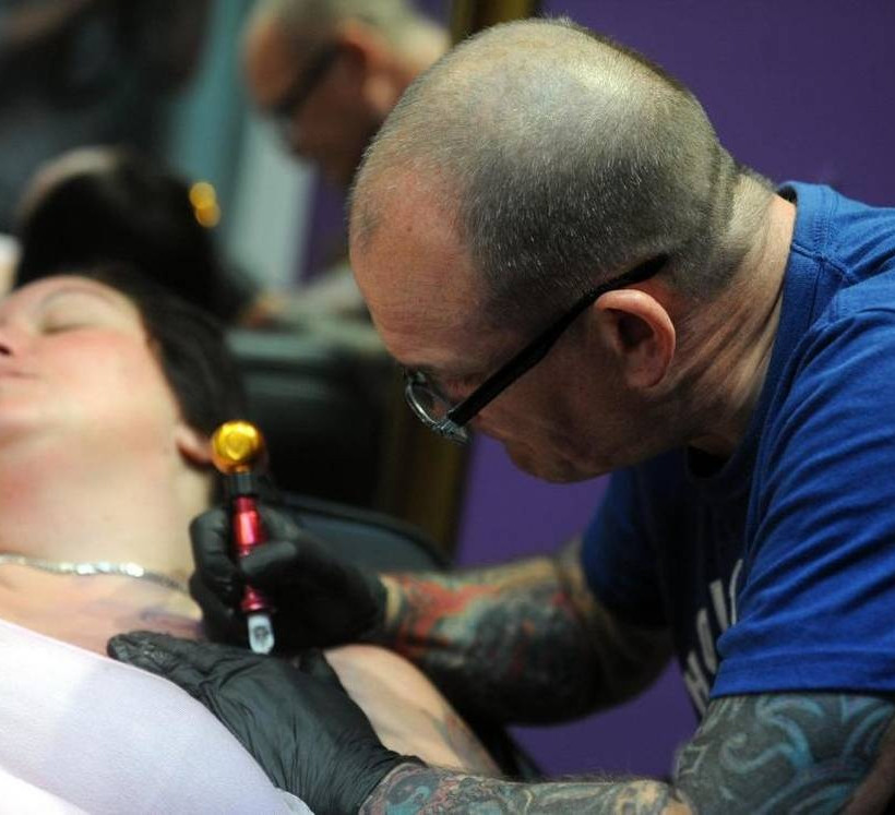 Επίθεση Μάντσεστερ: Συγκλονίζει η μητέρα που έκανε τατουάζ για τη νεκρή κόρη της (pics)