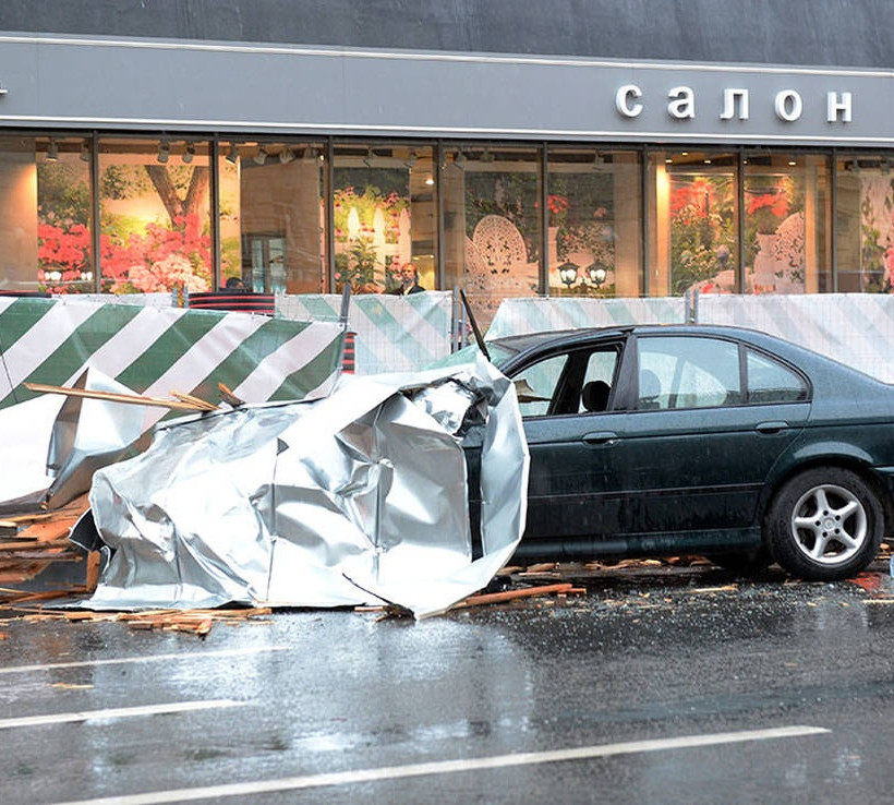 Φονική κακοκαιρία στη Μόσχα: Τουλάχιστον 7 νεκροί και 70 τραυματίες (pics+vids)