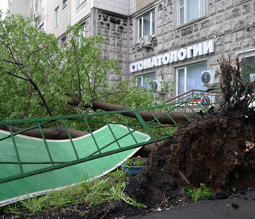 Φονική κακοκαιρία στη Μόσχα: Τουλάχιστον 7 νεκροί και 70 τραυματίες (pics+vids)