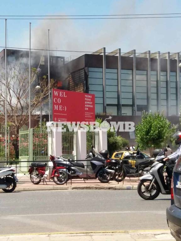 Πυρκαγιά ΤΩΡΑ σε νυχτερινό κέντρο στην Ιερά Οδό