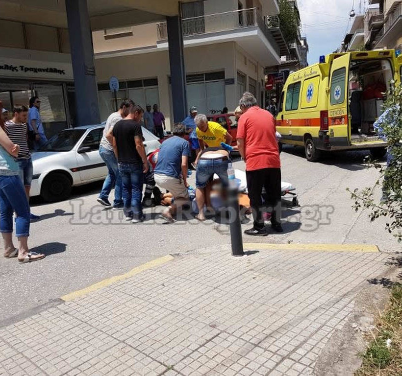 Λαμία: Σοβαρό τροχαίο με ντελιβερά στο κέντρο της πόλης (pics)