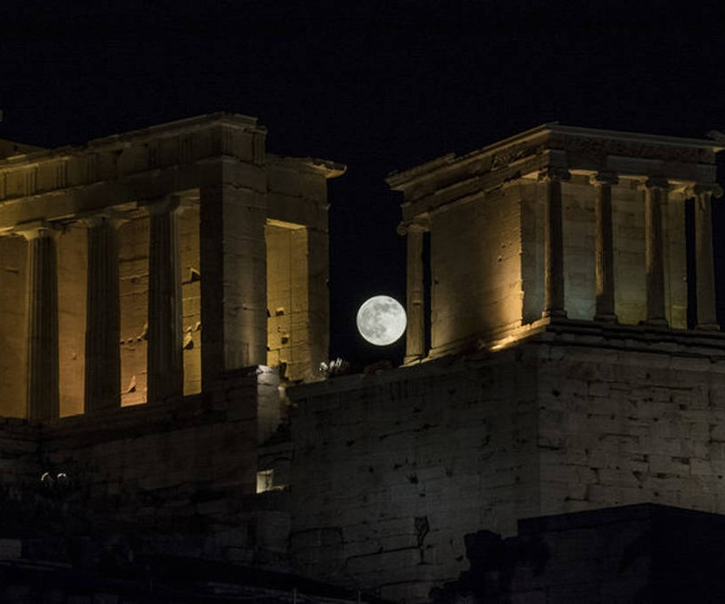 Μαγεία: Η πρώτη Πανσέληνος του καλοκαιριού πάνω από την Ακρόπολη