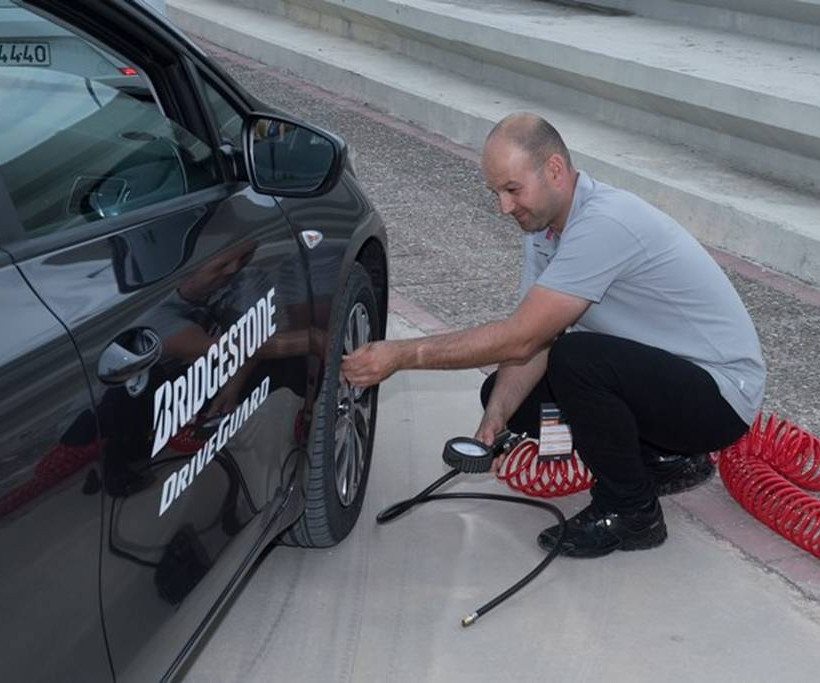 Ρεζέρβα τέλος! Το νέο ελαστικό της Bridgestone υπόσχεται 80 επιπλέον χιλιόμετρα ακόμα κι αν κλατάρει