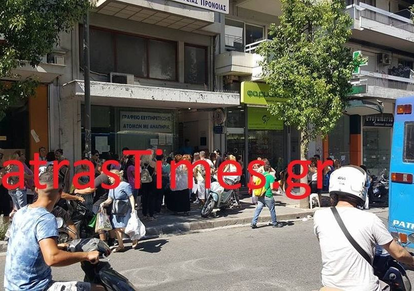 Απίστευτο – Πάτρα: Ολονυκτία και ουρές ταλαιπωρίας για μια θέση σε βρεφονηπιακό σταθμό!(pics)