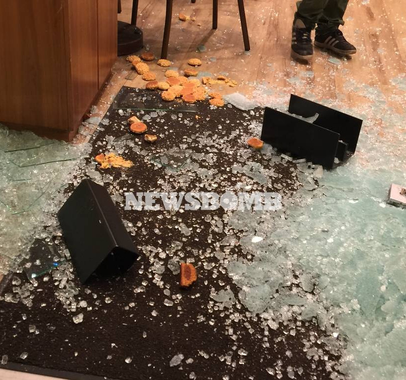 Σοβαρά επεισόδια στο Σύνταγμα κατά την πορεία συμπαράστασης στην Ηριάννα (pics)