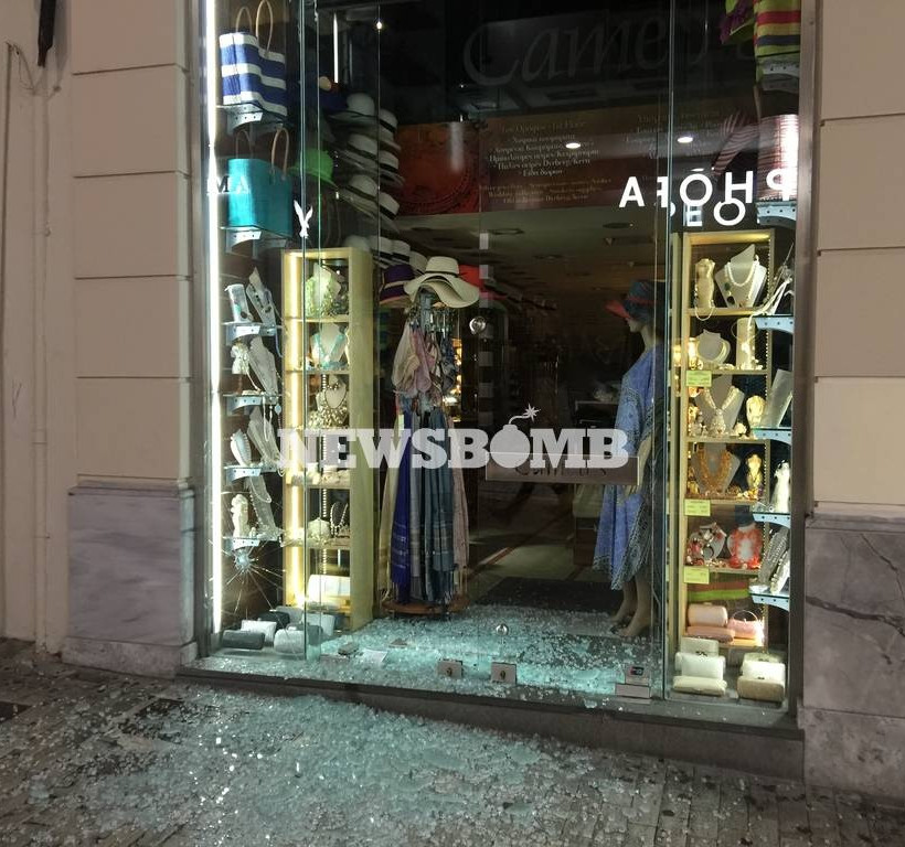 Σοβαρά επεισόδια στο Σύνταγμα κατά την πορεία συμπαράστασης στην Ηριάννα (pics)