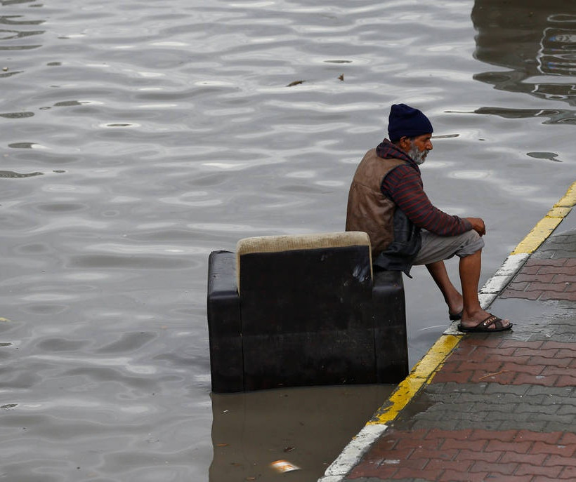 «Πνίγηκε» η Κωνσταντινούπολη: Σοβαρές πλημμύρες λόγω κακοκαιρίας (pics+vids)