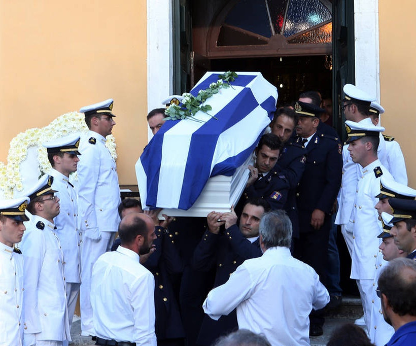 Κέρκυρα: Θρήνος στην κηδεία του αδικοχαμένου Ανθυποπυραγού (pics)