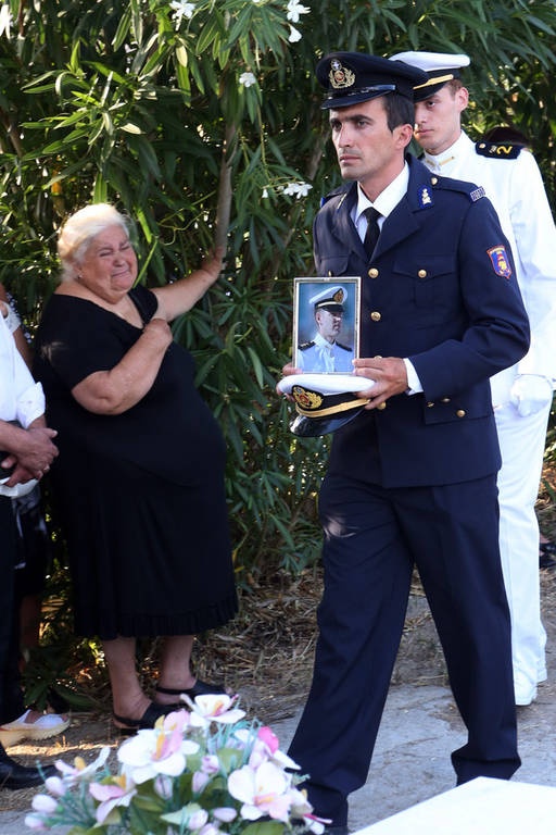 Κέρκυρα: Θρήνος στην κηδεία του αδικοχαμένου Ανθυποπυραγού (pics)