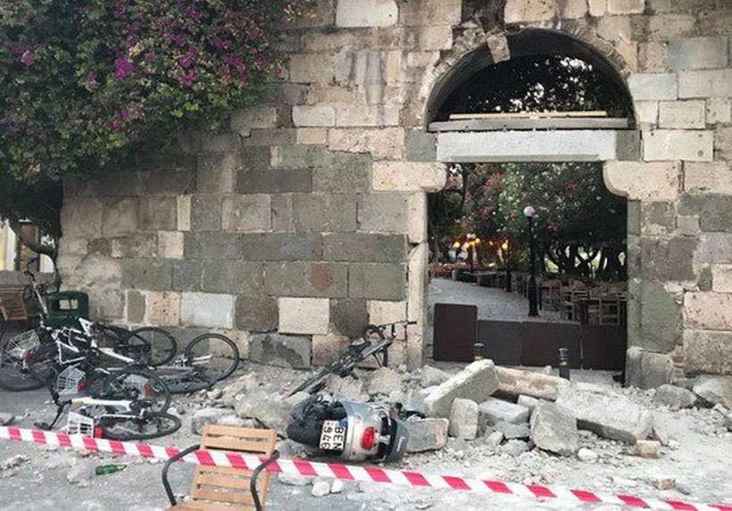 Σεισμός Κως: Ο Εγκέλαδος χτύπησε με βία το νησί - Εικόνες καταστροφής με το πρώτο φως της ημέρας