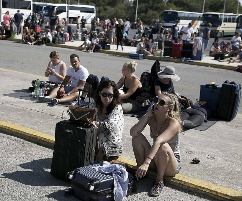 Κως Σεισμός: Φοβούνται νέο ισχυρό σεισμό - Δεύτερη νύχτα στους δρόμους οι κάτοικοι του νησιού (Pics)