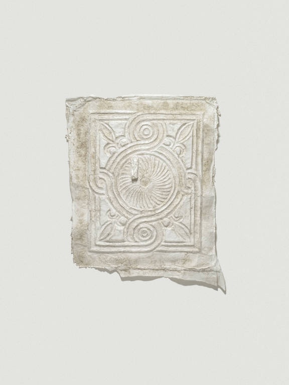 Η Νόρα Όκκα παρουσιάζει το εικαστικό έργο με τίτλο «ΣΠΟΛΙΑ: 11 Μεταγραφές»