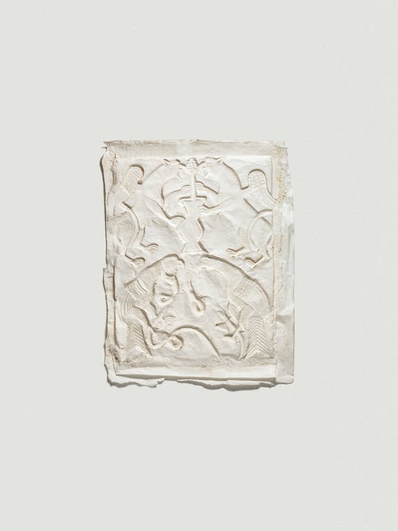 Η Νόρα Όκκα παρουσιάζει το εικαστικό έργο με τίτλο «ΣΠΟΛΙΑ: 11 Μεταγραφές»