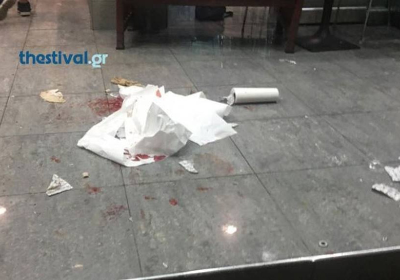 Εικόνες - ΣΟΚ στη Θεσ/νικη: Αυτοκίνητο εισβάλλει σε μαγαζί την ώρα του Παρτίζαν - Ολυμπιακός