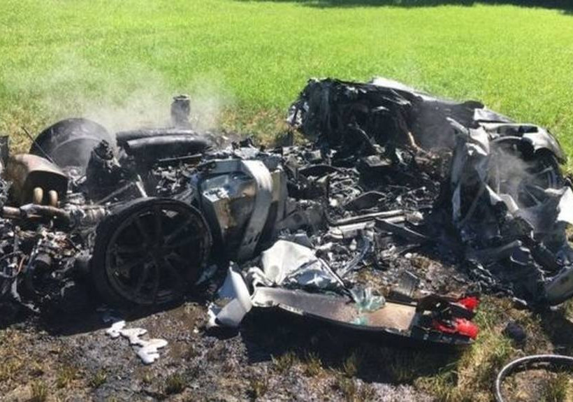 Διέλυσε την 200.000 λιρών Ferrari του μία ώρα αφότου την αγόρασε! (photos)