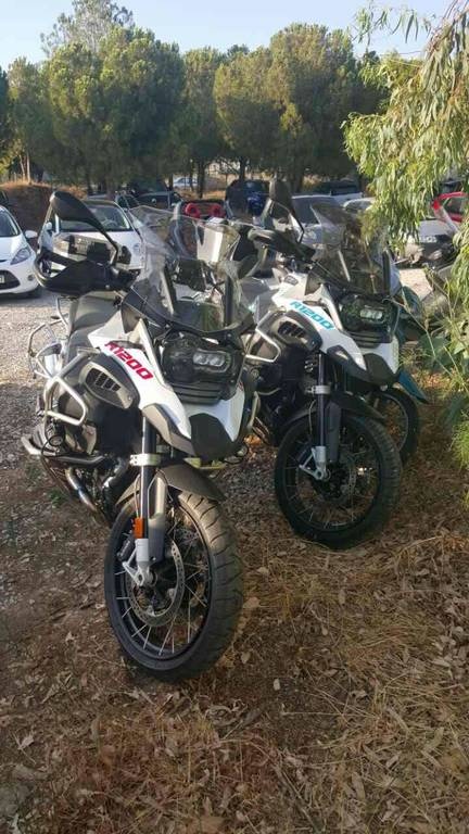 Εξαρθρώθηκε η σπείρα που έκλεβε πολυτελή οχήματα – Θύματα πασίγνωστοι επιχειρηματίες και εφοπλιστές 