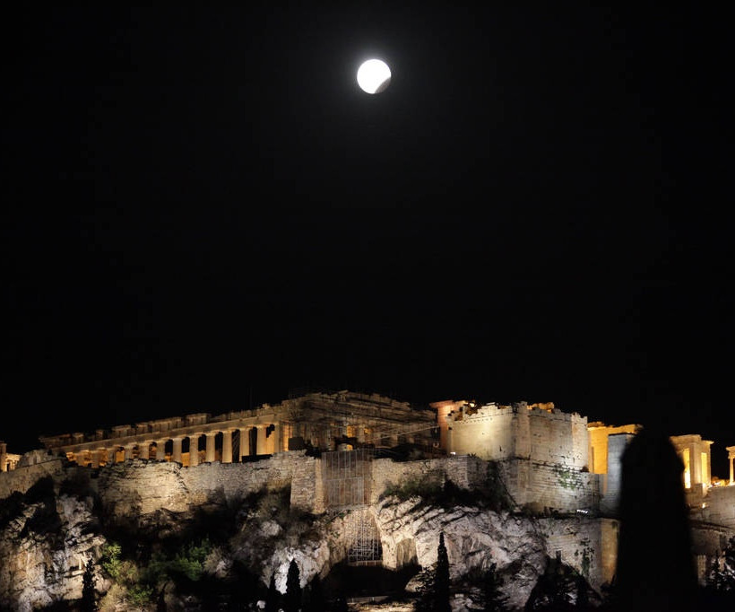 Μάτια μου η Ελλάδα την πάει τη φεγγαράδα – Μαγικές εικόνες από την πανσέληνο