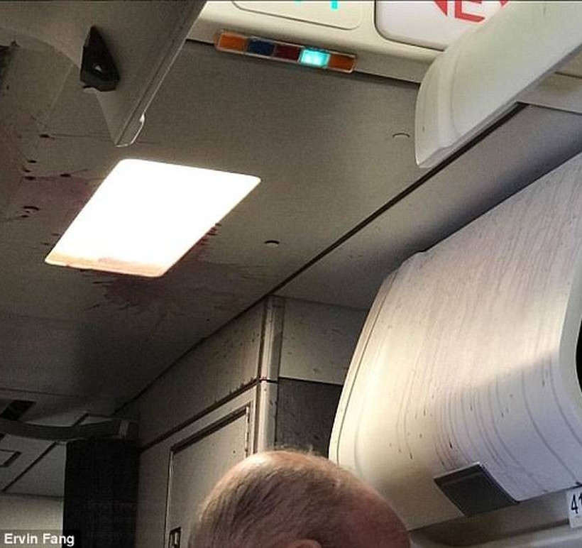 Βίντεο σοκ από το εσωτερικό του αεροσκάφους που έπεσε σε αναταράξεις – Αίματα παντού (pics & vid) 