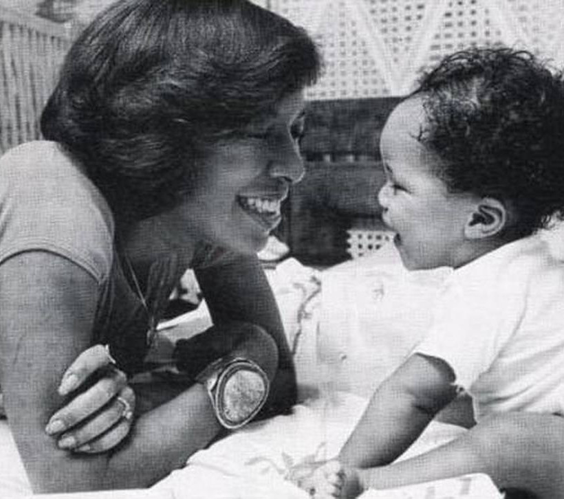 Σοκ: Πέθανε ο γιος πασίγνωστης τραγουδίστριας (pics)