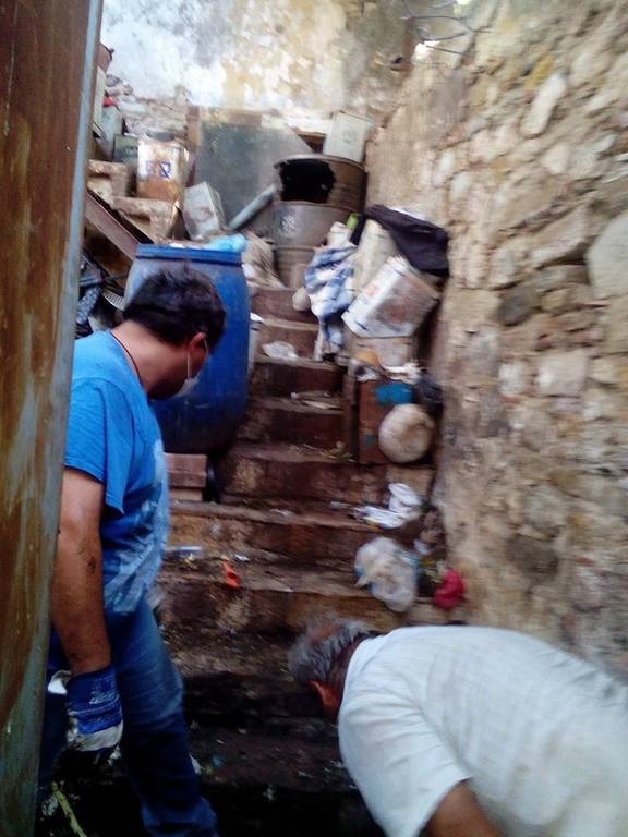 Σοκ στη Χίο: Ηλικιωμένη ζούσε σε τρώγλη ανάμεσα σε σκουπίδια, περιττώματα και τρωκτικά! (pics)