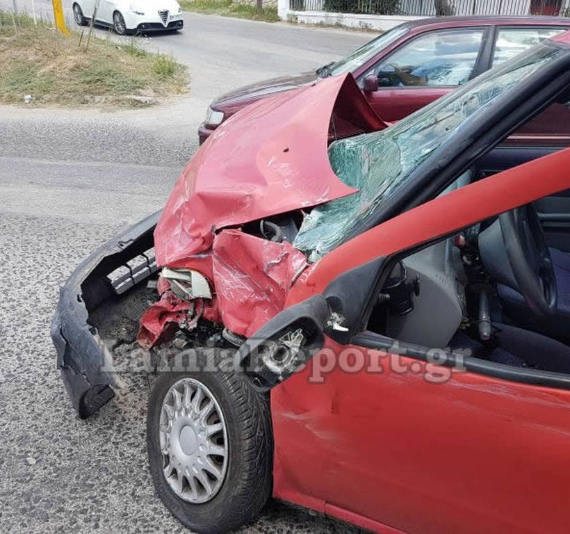 Λαμία: Πέρασε με κόκκινο και σκόρπισε τον τρόμο (pics)