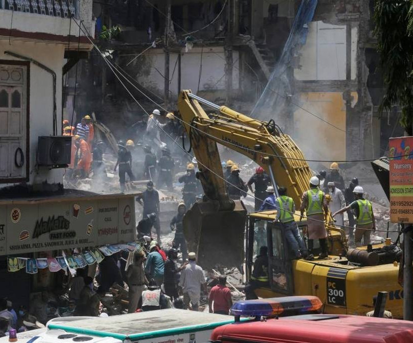 Ινδία: Αυξάνεται δραματικά ο αριθμός των νεκρών από την κατάρρευση κτηρίου (pics+vid)