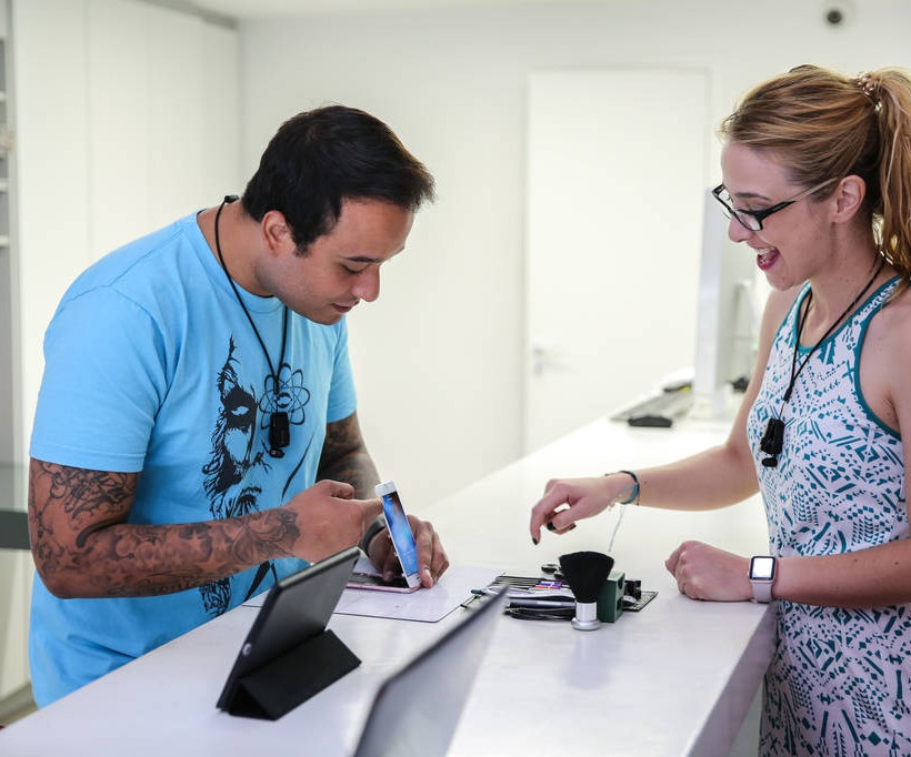 Τι μάθαμε από την εμπειρία μας δίπλα σε έναν εξειδικευμένο τεχνικό της iFast Repair;