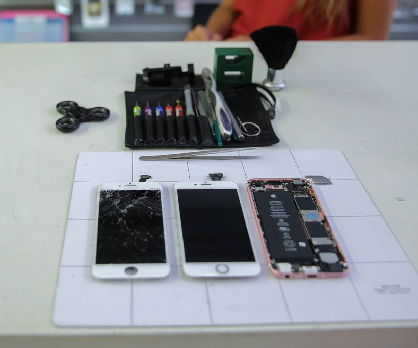 Τι μάθαμε από την εμπειρία μας δίπλα σε έναν εξειδικευμένο τεχνικό της iFast Repair;