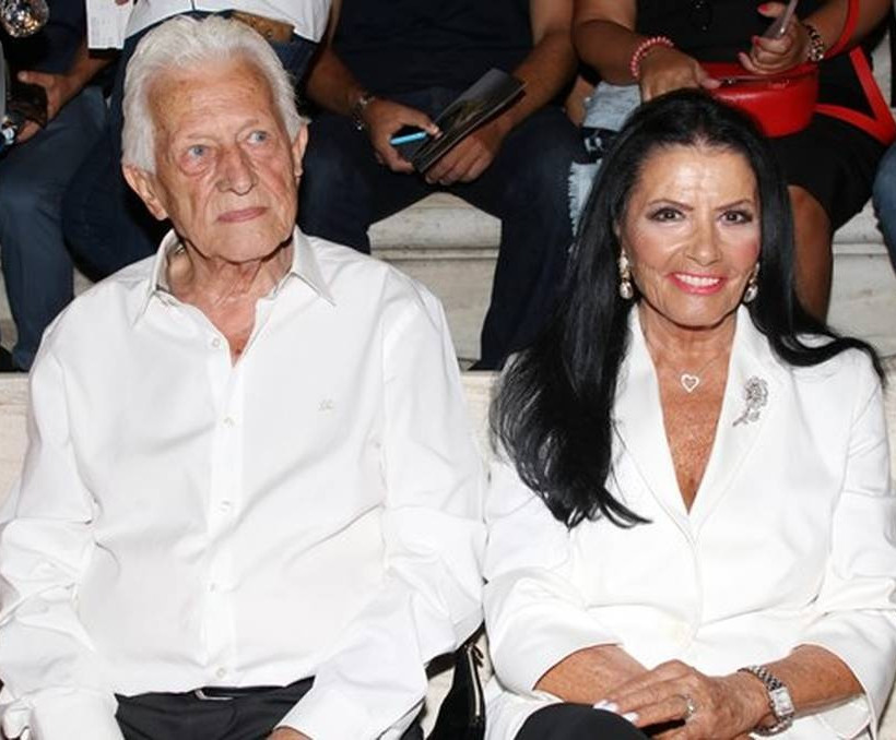 Αυτός είναι ο νέος γοητευτικός συνοδός της Ζωζώ Σαπουντζάκη (Photos)