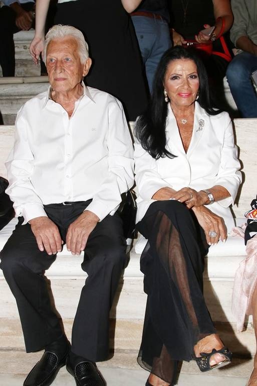 Αυτός είναι ο νέος γοητευτικός συνοδός της Ζωζώ Σαπουντζάκη (Photos)