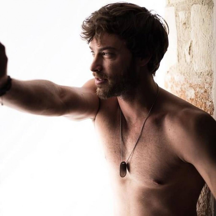 Αυτός ο τύπος είναι ό,τι πιο σέξι υπάρχει την tv;