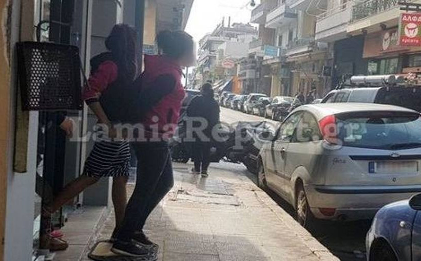 Λαμία – Απίστευτο! Δείτε τι έκανε μία γυναίκα όταν μπήκαν κλέφτες σε κατάστημα (pics)