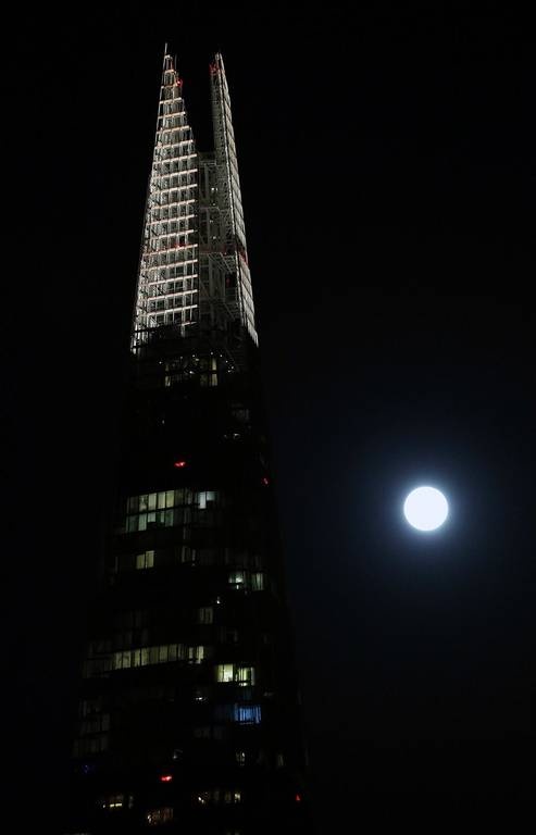 Harvest Moon: Εσείς είδατε το μοναδικό φαινόμενο που... φώτισε το χθεσινό ουρανό (photos)