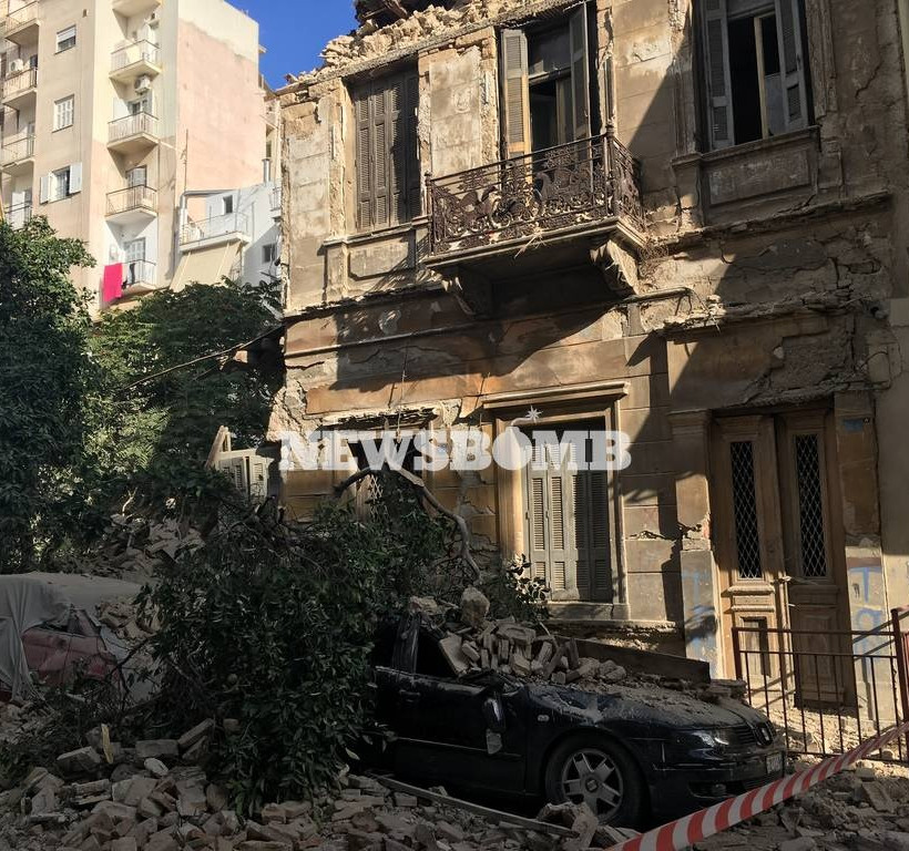 Συγκλονιστικές φωτογραφίες από την κατάρρευση κτιρίου στον Πειραιά