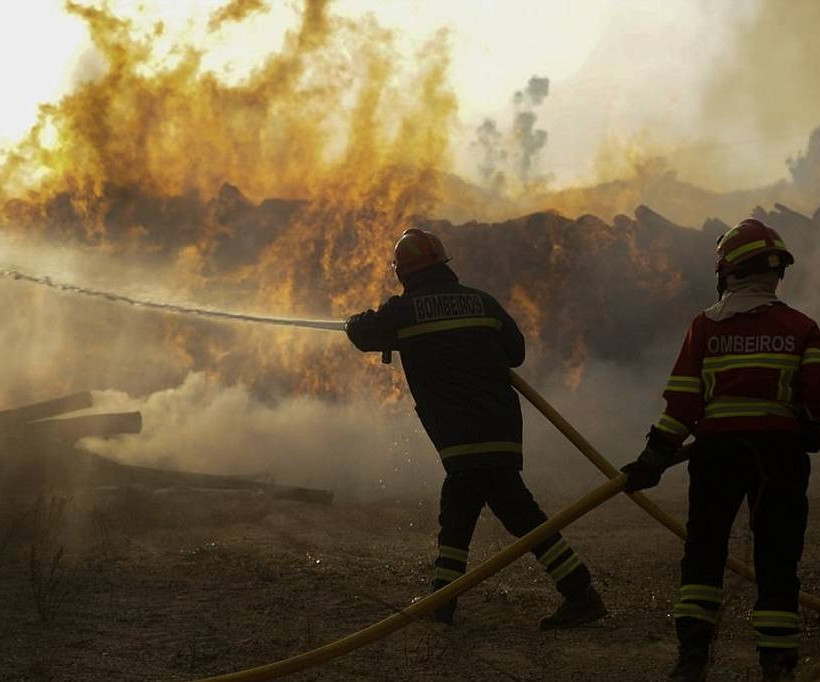 Νέα πύρινη κόλαση στην Πορτογαλία: Τουλάχιστον 27 νεκροί (pics+vid)