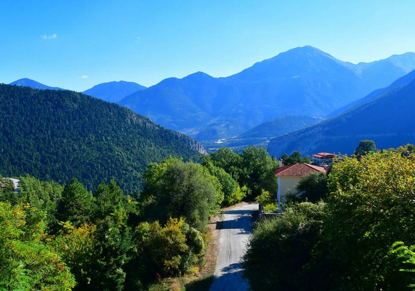 Απόδραση - αστραπή στην ορεινή Κορινθία: Το χωριό Καστανιά που θα σας κλέψει την καρδιά
