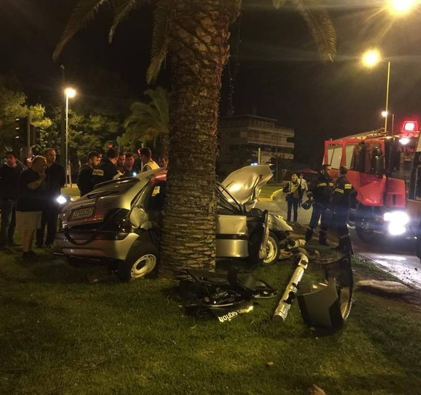 Σοβαρό τροχαίο στη Βουλιαγμένης με εγκλωβισμό (pics)