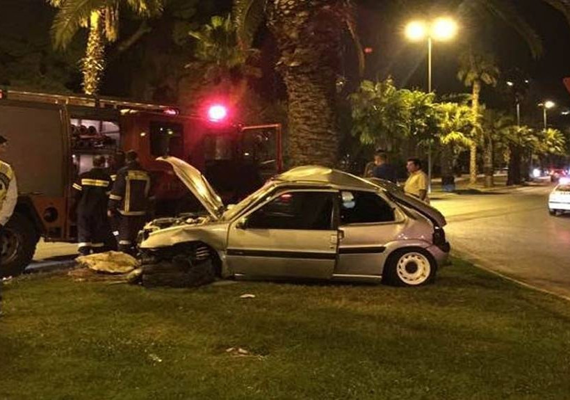 Σοβαρό τροχαίο στη Βουλιαγμένης με εγκλωβισμό (pics)