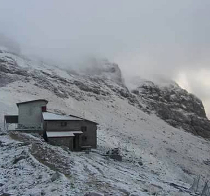Καιρός LIVE: Το έστρωσε σε αρκετές περιοχές – Δείτε πού χιονίζει ΤΩΡΑ