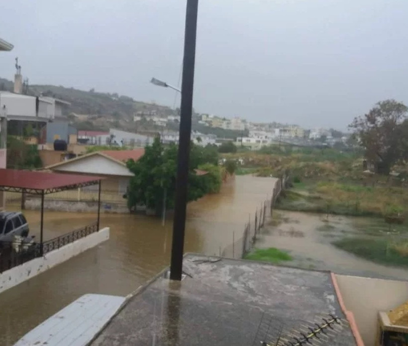 Καιρός: Πλημμύρισαν τα Χανιά από τις έντονες βροχοπτώσεις (pics)