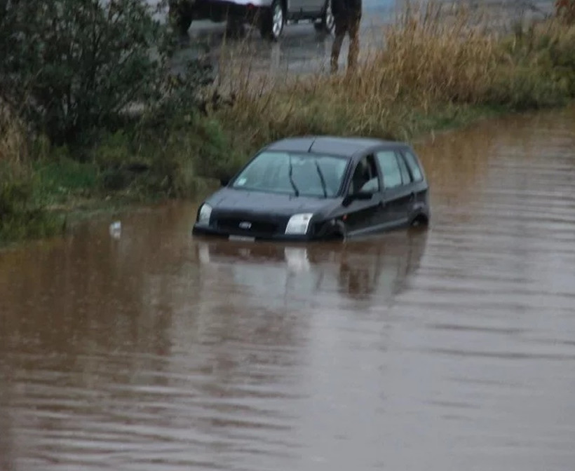 Καιρός: Πλημμύρισαν τα Χανιά από τις έντονες βροχοπτώσεις (pics)