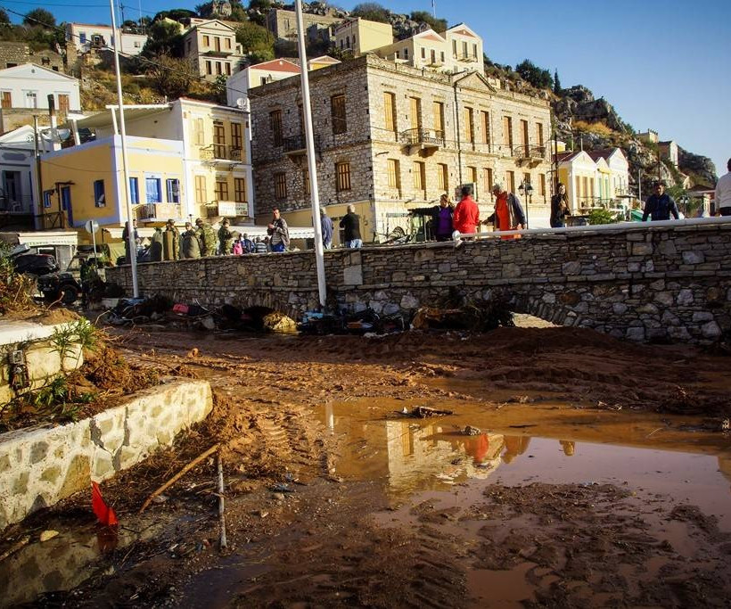Κακοκαιρία: «Βομβαρδισμένο» τοπίο η Σύμη μετά την επέλαση της Ευρυδίκης