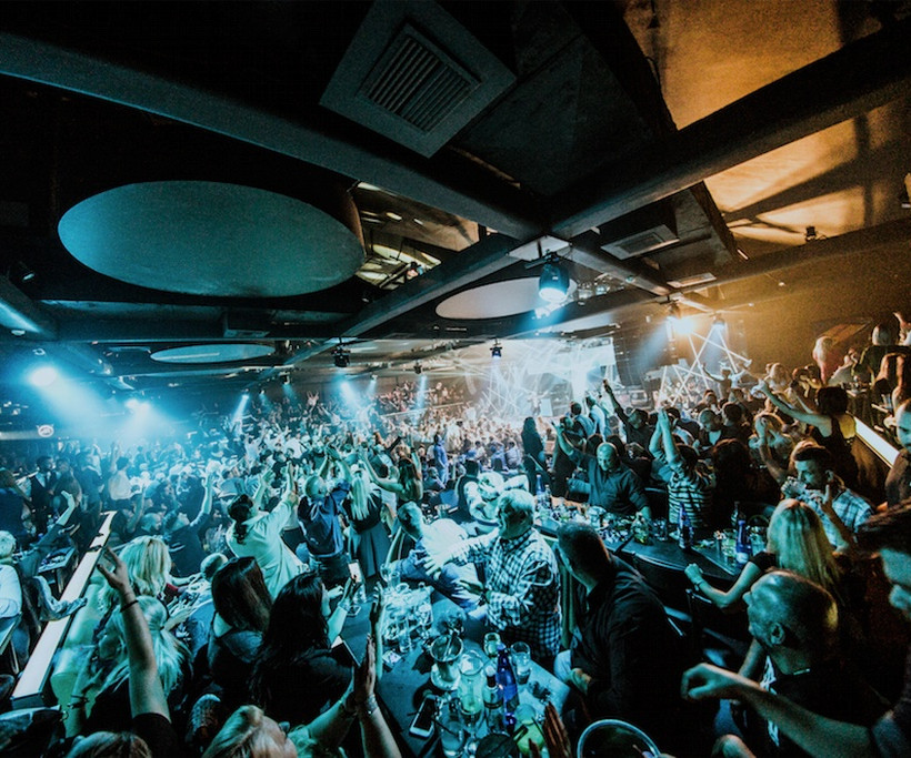 Πάνος Κιάμος – Αντύπας: Δεν σταματούν να υποδέχονται φίλους & συναδέλφους στο «Club 22»!