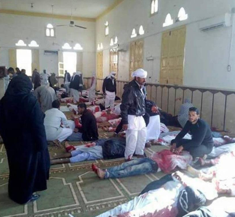 Αίγυπτος: «Λουτρό αίματος» από έκρηξη σε τέμενος – Φόβοι για πάνω από 54 νεκρούς