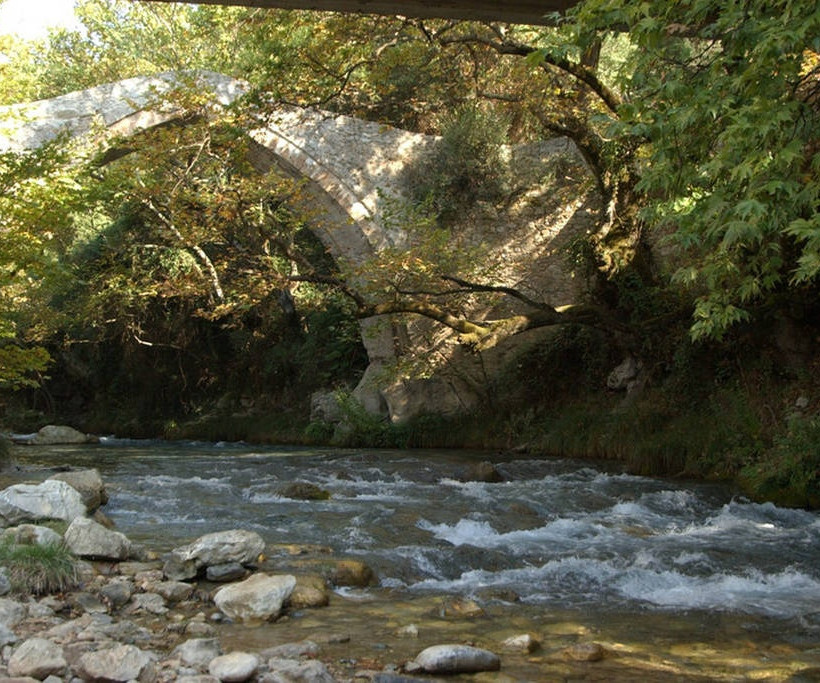 Εσείς ξέρετε ποιο είναι το χωριό που απεικονίζεται στο... αξέχαστο πεντοχίλιαρο;