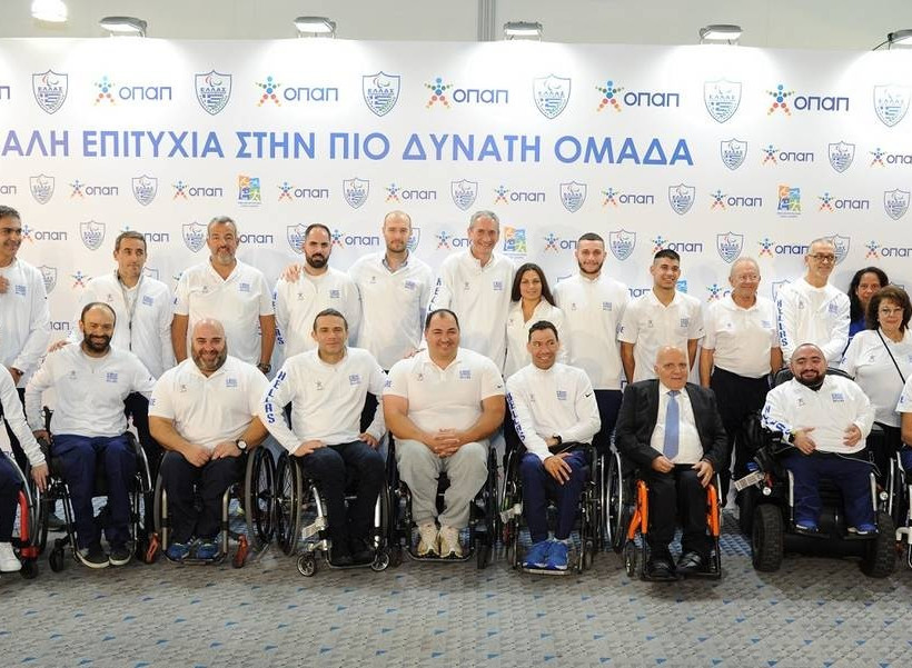 Καμίλ Ζίγκλερ Πρόεδρος ΟΠΑΠ, Πετρ Ματεγιόφκσι Chief Customer Officer ΟΠΑΠ, Γιώργος Φουντουλάκης Πρόεδρος Ελληνικής Παραολυμπιακής Επιτροπής με την αποστολή λίγο πριν αναχωρήσει για το Μεξικό