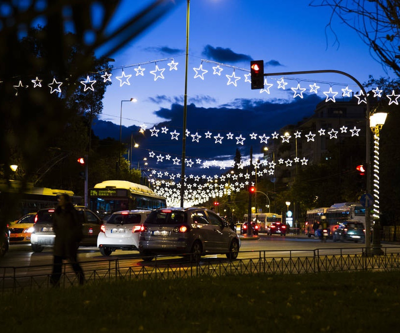«Φόρεσε» τα γιορτινά της η Αθήνα (photos)