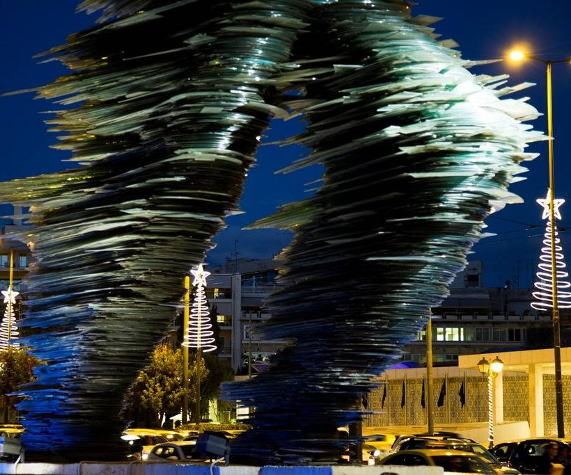 «Φόρεσε» τα γιορτινά της η Αθήνα (photos)