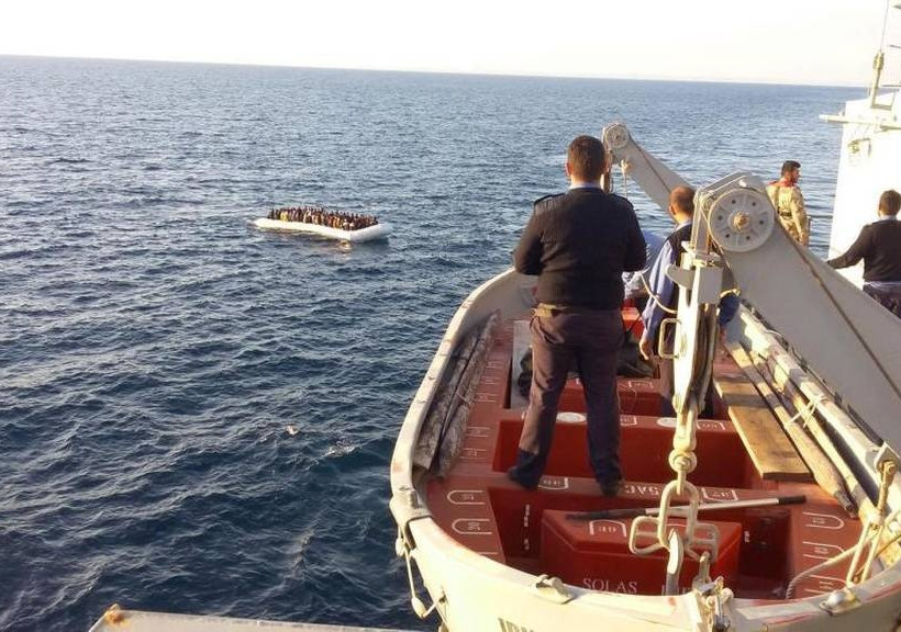 Σοκ στη Μεσόγειο: Καρχαρίες κατασπάραξαν μετανάστες